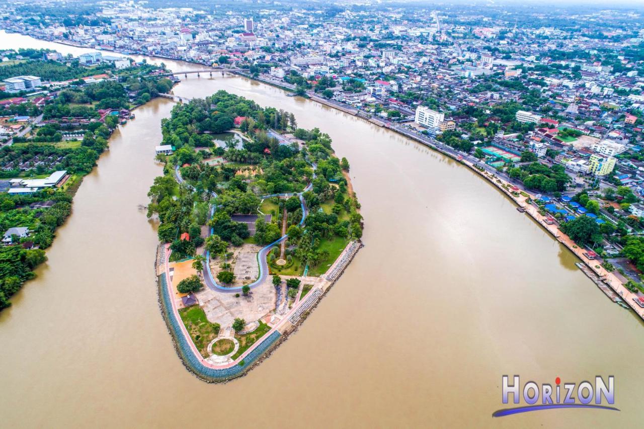 Horizon Hotel Surat Thani Exterior photo