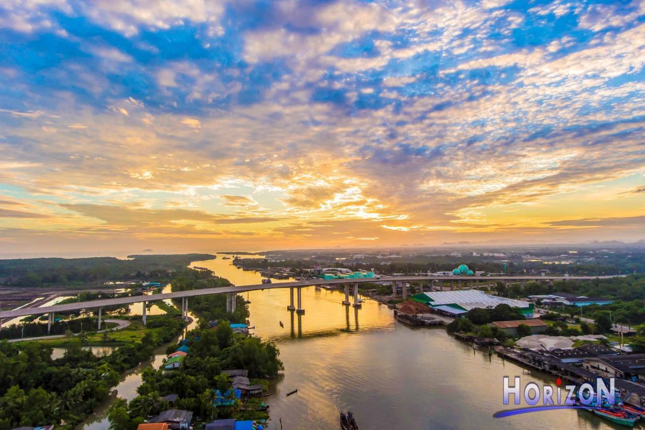 Horizon Hotel Surat Thani Exterior photo